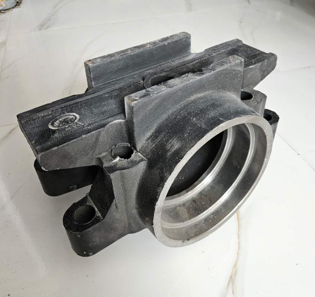 картинка Букса балансира SHACMAN F3000 Х3000 4-стремянки DZ91255920038  от магазина Dulan.tj
