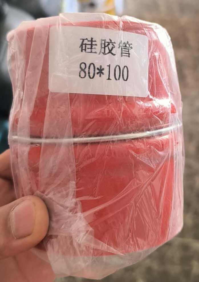 картинка Патрубок интеркулера HOWO A7 (80x80x100) VG1047110103/1 от магазина Dulan.tj
