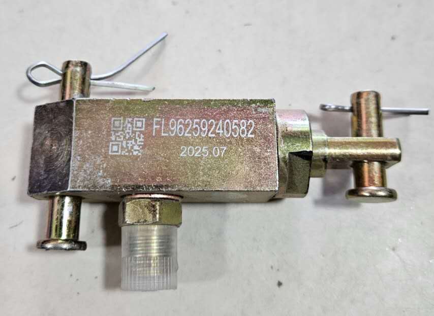 картинка Цилиндр гидрозамка SHACMAN F3000 X3000 DZ96259240582 от магазина Dulan.tj
